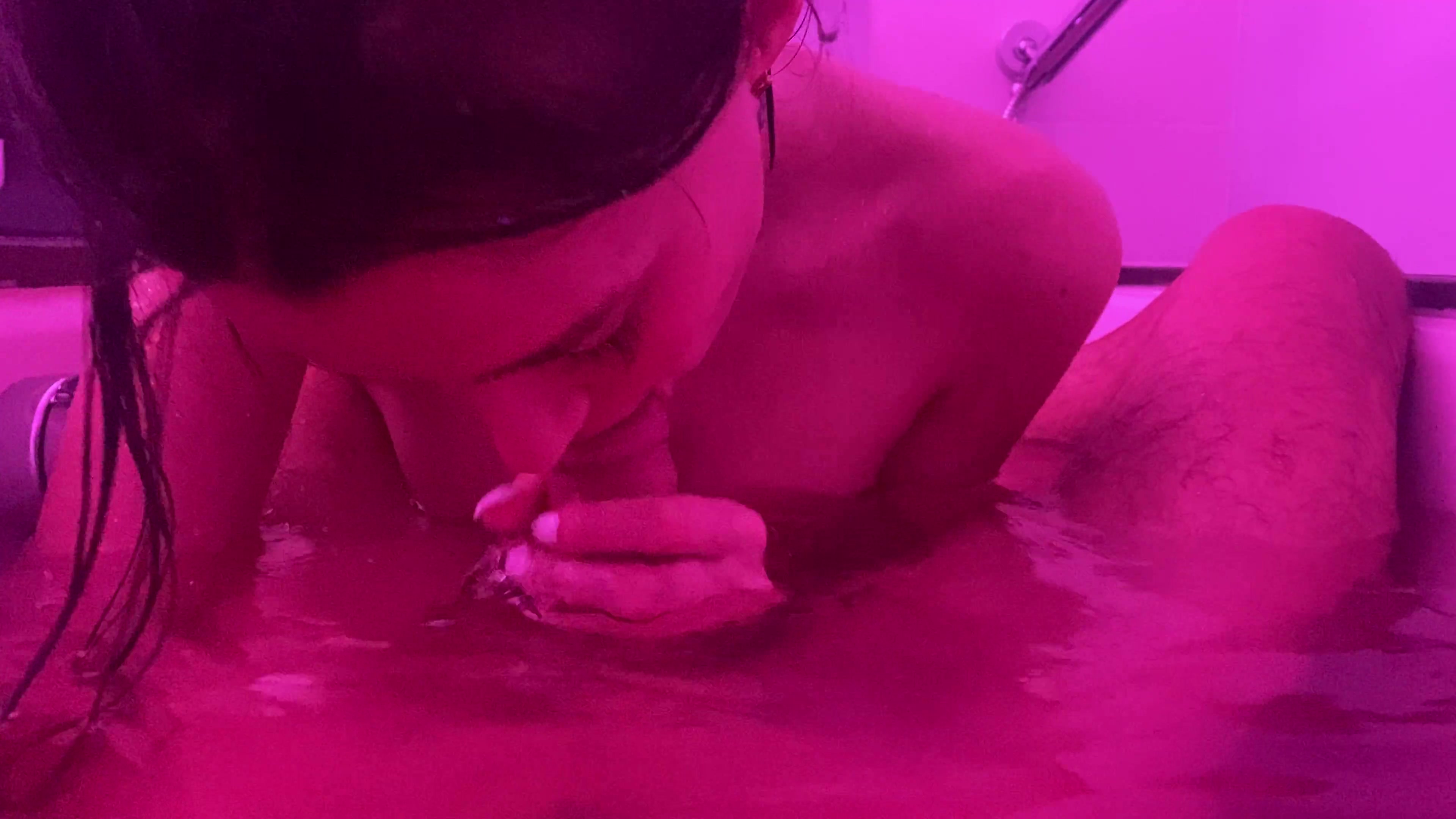Julie Jess – Cutie Enjoys Blowing in Bath POV