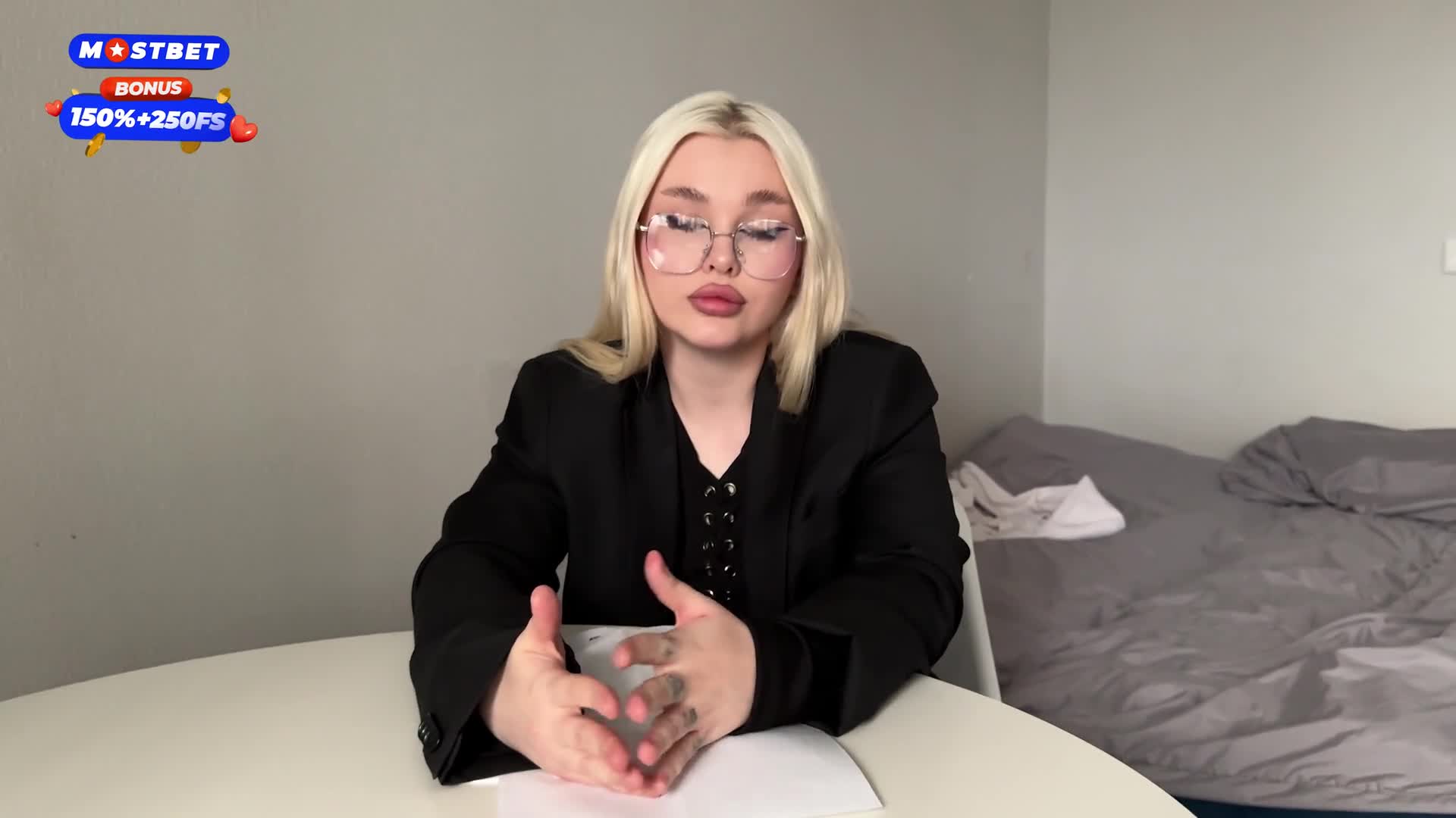 Blondessa – A strict teacher with a big ass, in stockings, taught a history lesson.