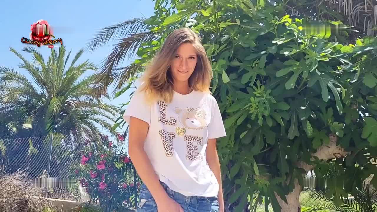 ClaaryCherry – Draußen die pipi laufen lassen