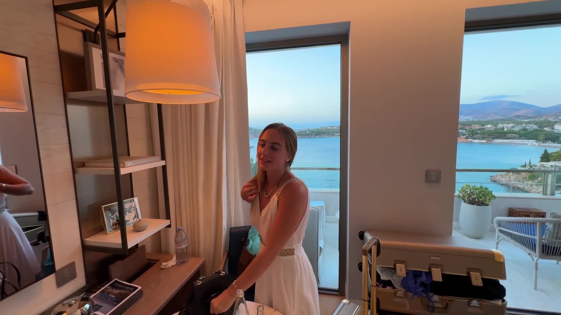 Hannah Louu – Cheating on Girlfriend with Hot Blonde Milf