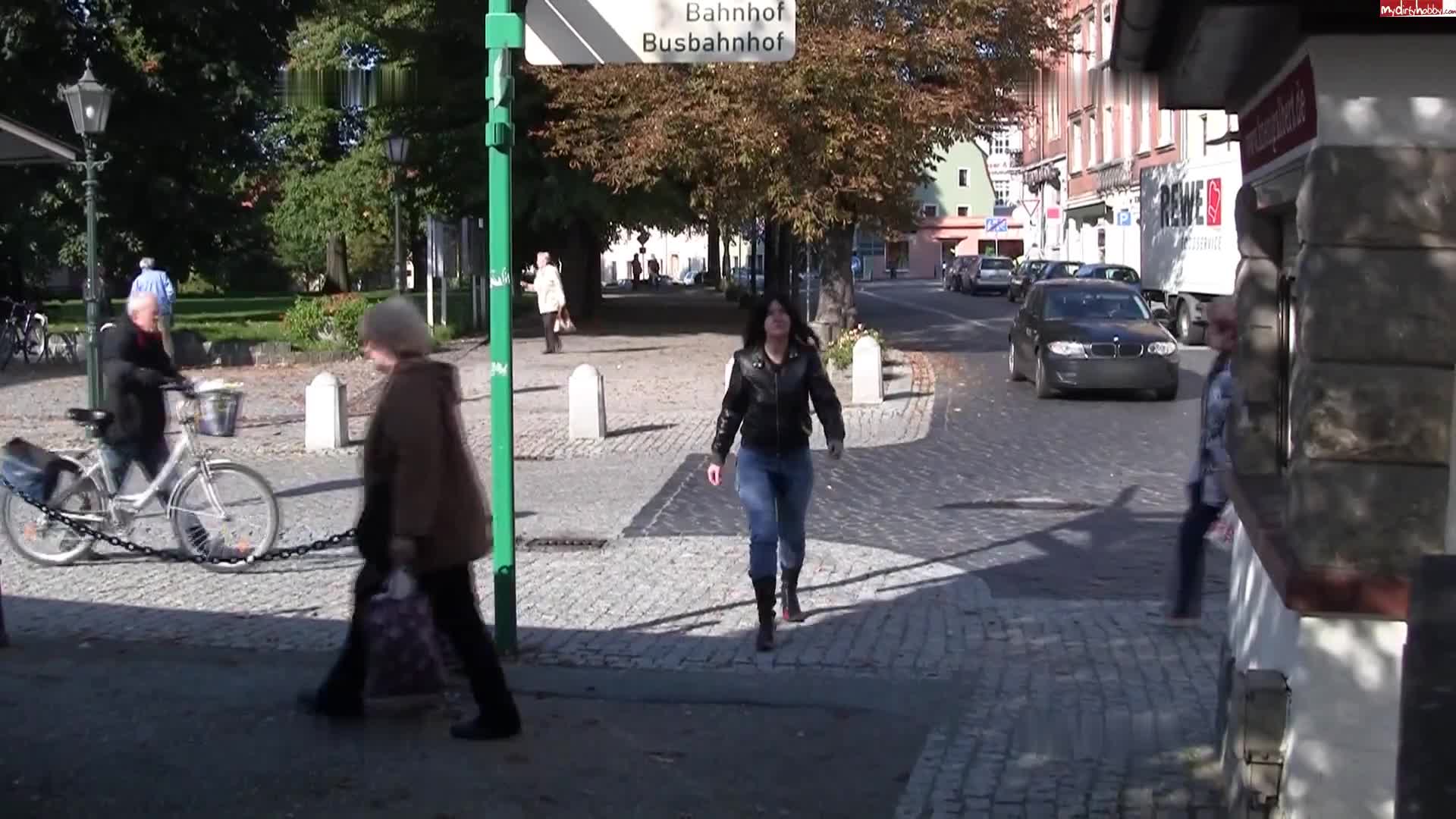 AnneDD28 – Versaut Public – Bis die Hose überläuft