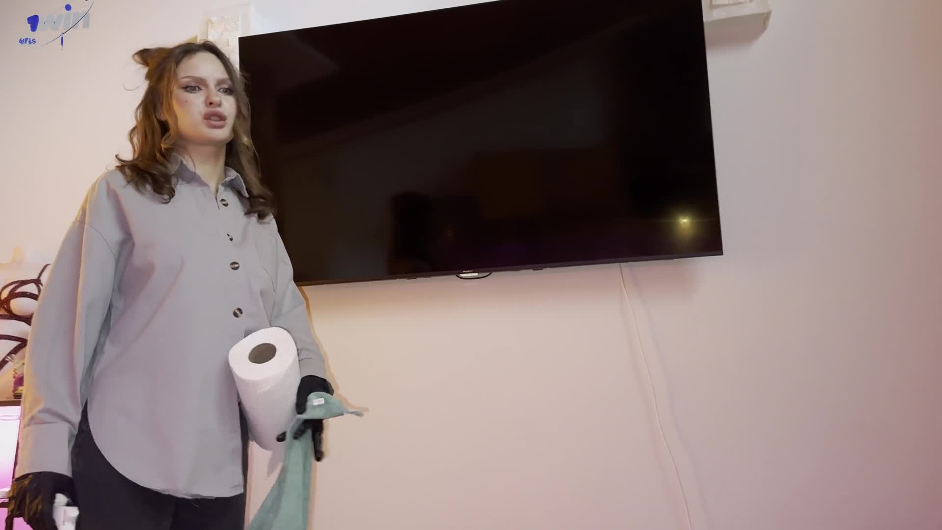 Alexa Poshspicy – The housekeeper takes it in her mouth for a vacation trip while my wife is at home