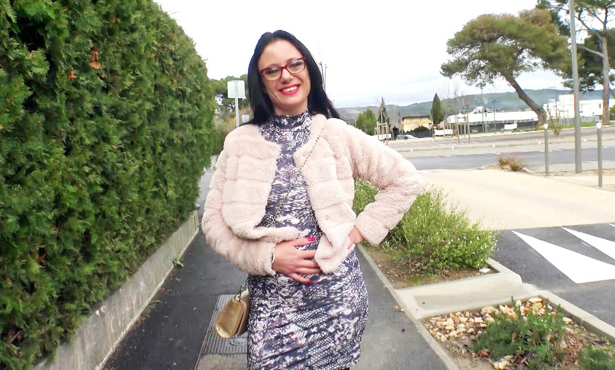 Angelina, 27, Manager of a Brewery! – 12/22/20Angelina, 27ans, responsable d’une brasserie !